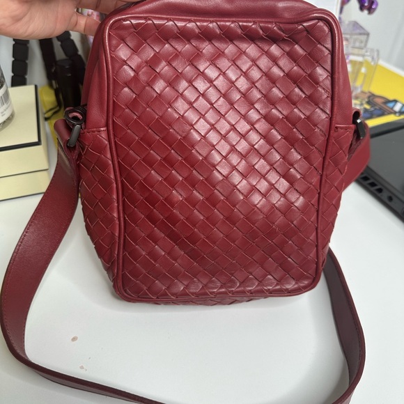 Bottega Veneta red leather crossbody bag - Picture 11 of 16